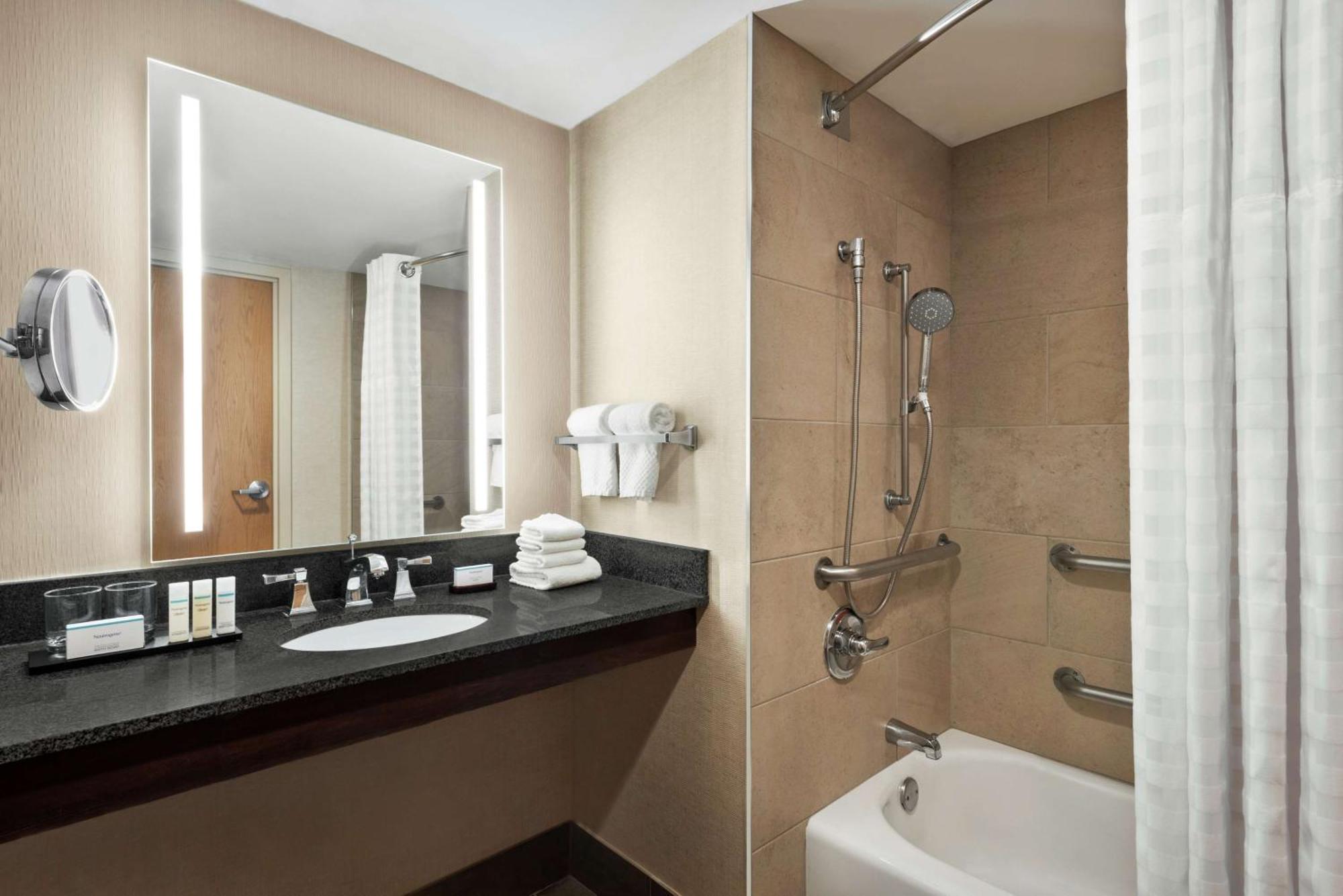 Embassy Suites By Hilton Columbus Dublin Exterior photo